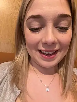 CherryAuroraa online show from January 17, 1:24 pm