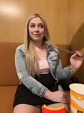 CherryAuroraa online show from February 12, 9:22 pm