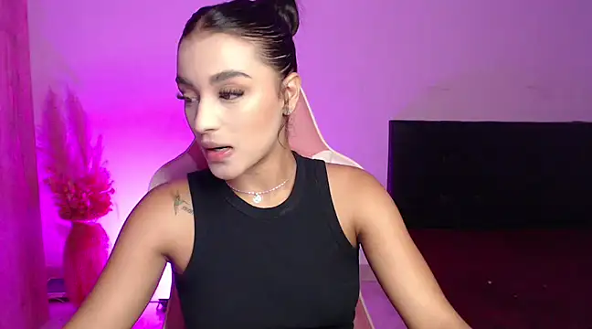 GiltRosebush online show from December 3, 8:39 pm