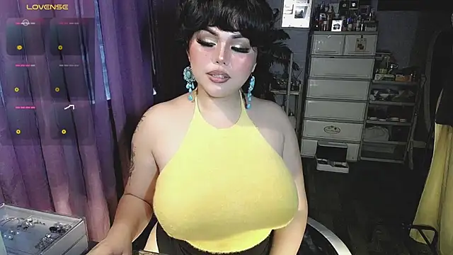 Snapshot of cherry_RED5 chatting on December 27, 8:02 am cherry RED5 online show from December 27, 8:02 am