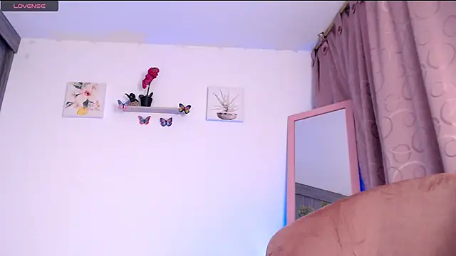 Snapshot of Annaross2 chatting on February 26, 4:14 pm Annaross2 online show from February 26, 4:14 pm