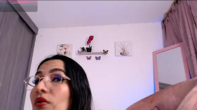 Snapshot of Annaross2 chatting on February 28, 1:36 pm Annaross2 online show from February 28, 1:36 pm