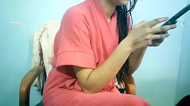 lovelydesi21 online show from December 21, 6:52 am