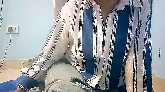 lovelydesi21 online show from January 18, 2:02 pm