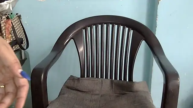 lovelydesi21 online show from September 13, 9:20 am