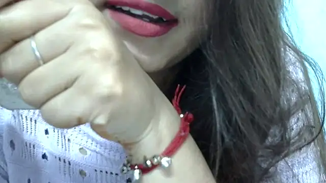 Snapshot of lovelydesi21 chatting on December 2, 9:14 am lovelydesi21 online show from December 2, 9:14 am