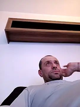 Snapshot of Roman0798 chatting on December 20, 5:57 am Roman0798 online show from December 20, 5:57 am