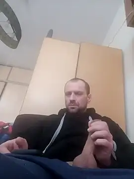 Snapshot of Roman0798 chatting on February 25, 12:13 pm Roman0798 online show from February 25, 12:13 pm