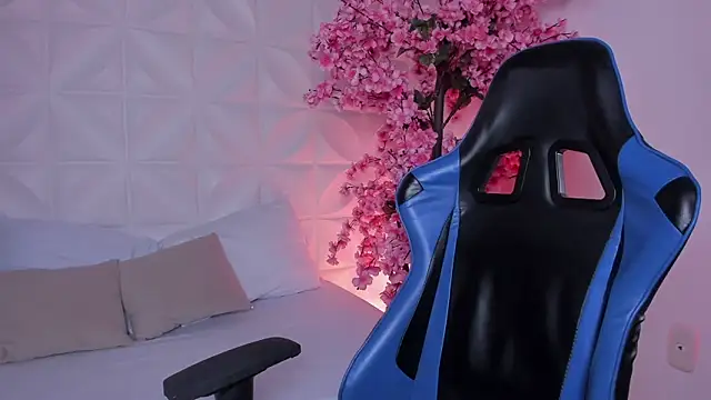 cora 22 online show from December 15, 1:15 pm