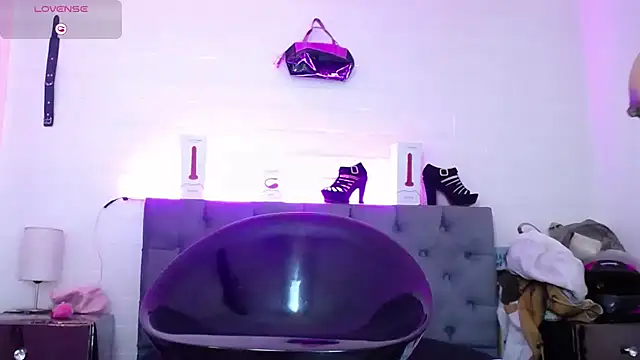 louise nails online show from January 14, 8:15 pm