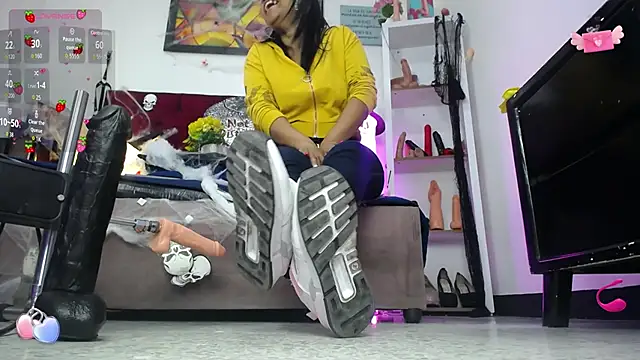 louise nails online show from October 23, 1:10 pm