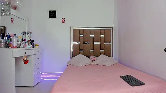 Snapshot of kendall-ewers chatting on November 29, 11:19 pm kendall-ewers online show from November 29, 11:19 pm