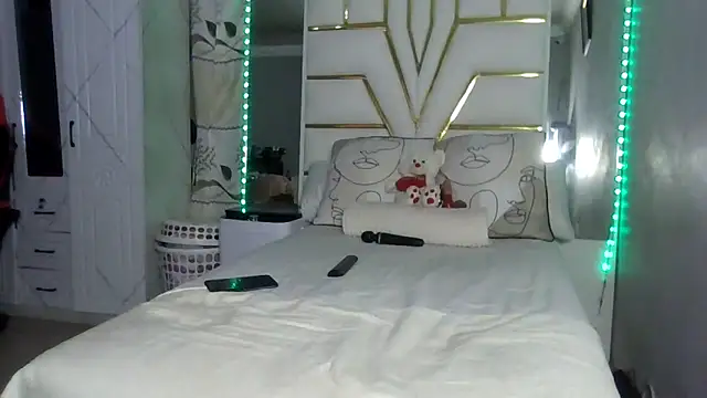 Snapshot of SexyyNana chatting on October 17, 11:29 pm SexyyNana online show from October 17, 11:29 pm