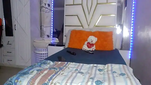 Snapshot of SexyyNana chatting on November 19, 11:27 pm SexyyNana online show from November 19, 11:27 pm