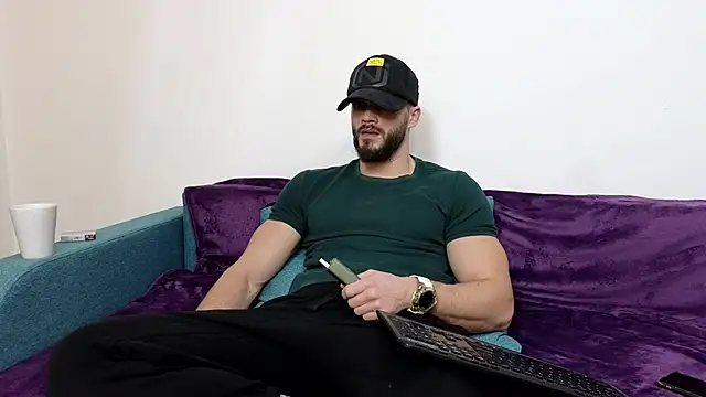 Snapshot of TheTopAlex chatting on December 17, 8:01 am TheTopAlex online show from December 17, 8:01 am