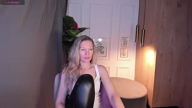 Snapshot of NancyGrace chatting on November 21, 5:39 am NancyGrace online show from November 21, 5:39 am