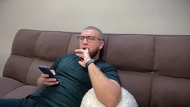 Snapshot of Bear_bear_ chatting on January 3, 10:09 am Bear bear online show from January 3, 10:09 am