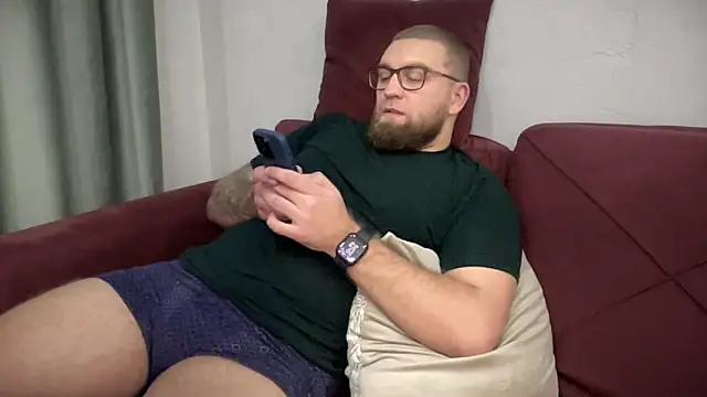 Snapshot of Bear_bear_ chatting on February 7, 4:35 pm Bear bear online show from February 7, 4:35 pm