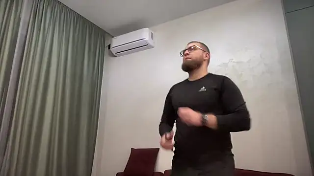 Snapshot of Bear_bear_ chatting on February 13, 4:28 pm Bear bear online show from February 13, 4:28 pm