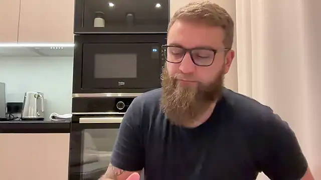 Snapshot of Bear_bear_ chatting on November 28, 11:24 am Bear bear online show from November 28, 11:24 am