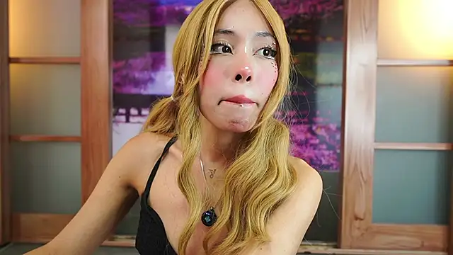 Snapshot of miss__maria chatting on October 6, 6:05 pm miss maria online show from October 6, 6:05 pm