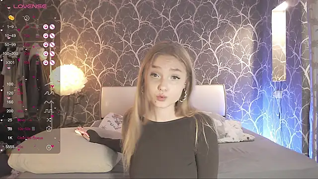 Snapshot of MiaMiaMeow chatting on October 18, 11:55 am MiaMiaMeow online show from October 18, 11:55 am