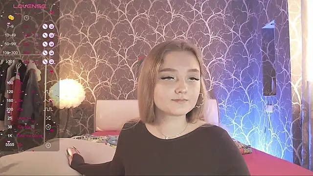 MiaMiaMeow online show from April 10, 3:28 pm