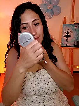Snapshot of francesca_baker1007 chatting on October 5, 1:37 am francesca baker1007 online show from October 5, 1:37 am