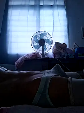 hughug123456 online show from November 29, 11:19 pm