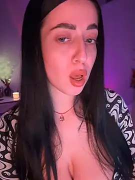 Snapshot of Emylia chatting on January 6, 11:31 pm Emylia online show from January 6, 11:31 pm