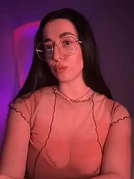 Snapshot of Emylia chatting on February 14, 11:53 pm Emylia online show from February 14, 11:53 pm