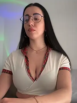 Snapshot of Emylia chatting on February 17, 4:37 pm Emylia online show from February 17, 4:37 pm