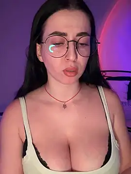 Snapshot of Emylia chatting on November 19, 4:29 pm Emylia online show from November 19, 4:29 pm