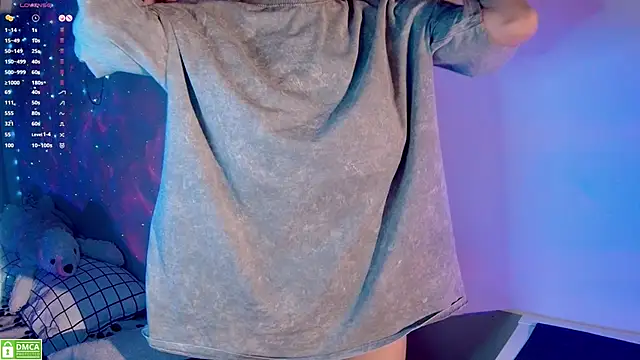 xwiuiwx online show from December 7, 2:42 am