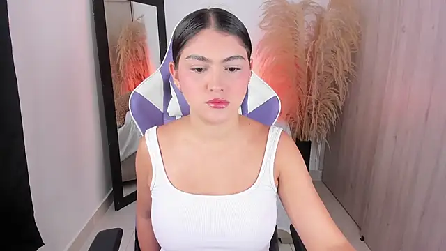 Snapshot of sofia_henaok chatting on December 2, 9:21 pm sofia henaok online show from December 2, 9:21 pm