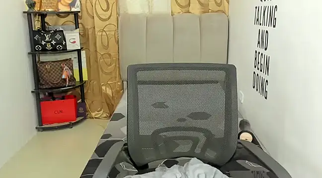 Snapshot of Trixie_Mattel21 chatting on December 18, 5:26 am Trixie Mattel21 online show from December 18, 5:26 am