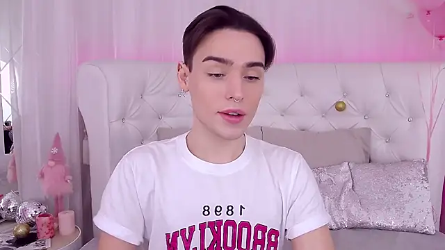 Snapshot of RobbyCharming chatting on December 27, 7:46 pm RobbyCharming online show from December 27, 7:46 pm