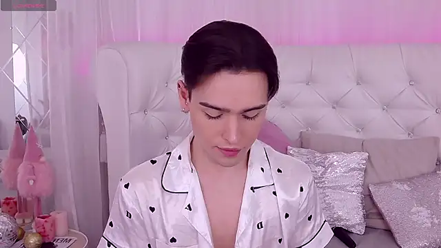 Snapshot of RobbyCharming chatting on January 3, 10:51 pm RobbyCharming online show from January 3, 10:51 pm
