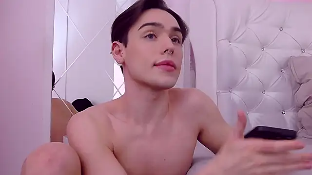 Snapshot of RobbyCharming chatting on January 17, 10:56 pm RobbyCharming online show from January 17, 10:56 pm