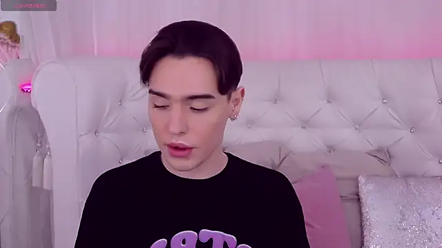 Snapshot of RobbyCharming chatting on February 3, 7:42 pm RobbyCharming online show from February 3, 7:42 pm