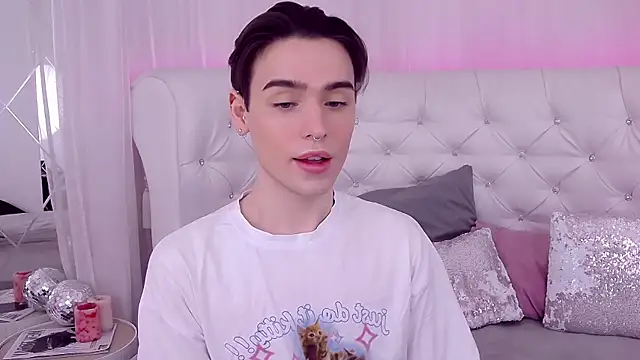 Snapshot of RobbyCharming chatting on March 2, 7:45 pm RobbyCharming online show from March 2, 7:45 pm
