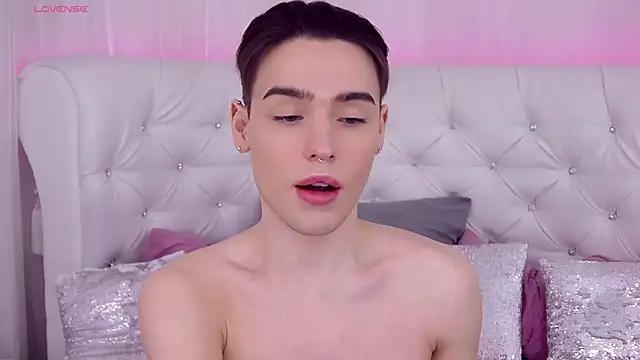 Snapshot of RobbyCharming chatting on March 6, 7:43 pm RobbyCharming online show from March 6, 7:43 pm