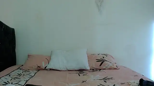 Snapshot of gooddes303salome chatting on November 10, 9:58 pm gooddes303salome online show from November 10, 9:58 pm