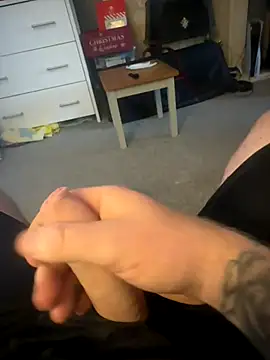 Snapshot of Averagematt1991 chatting on December 2, 3:18 pm Averagematt1991 online show from December 2, 3:18 pm