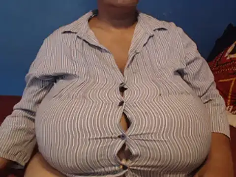 Snapshot of CUTEFIRMMELONSS chatting on January 31, 3:33 pm CUTEFIRMMELONSS online show from January 31, 3:33 pm