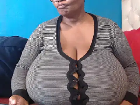 Snapshot of CUTEFIRMMELONSS chatting on February 16, 8:54 am CUTEFIRMMELONSS online show from February 16, 8:54 am