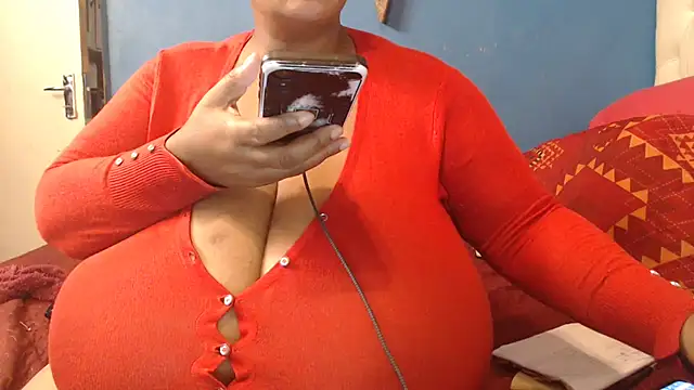 Snapshot of CUTEFIRMMELONSS chatting on February 22, 5:44 am CUTEFIRMMELONSS online show from February 22, 5:44 am