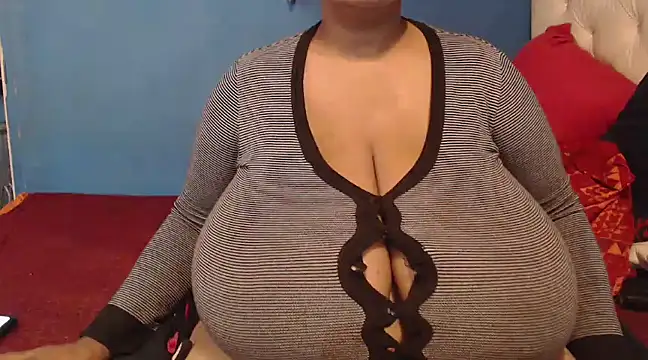 Snapshot of CUTEFIRMMELONSS chatting on March 11, 12:28 pm CUTEFIRMMELONSS online show from March 11, 12:28 pm