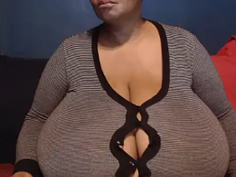 Snapshot of CUTEFIRMMELONSS chatting on March 13, 3:33 am CUTEFIRMMELONSS online show from March 13, 3:33 am