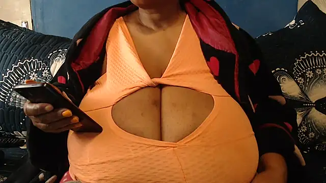 Snapshot of CUTEFIRMMELONSS chatting on September 17, 8:16 am CUTEFIRMMELONSS online show from September 17, 8:16 am